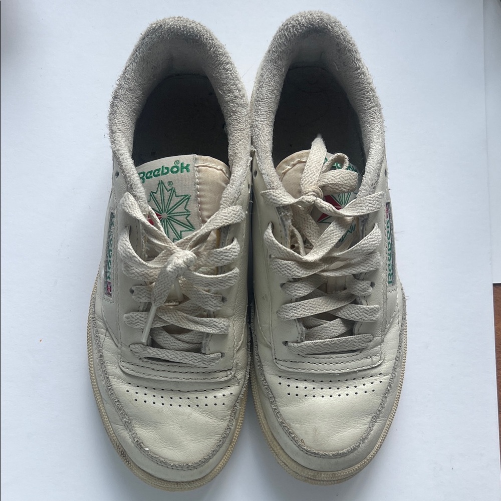 Unisex Classic Reebok Vintage Club C Sneakers in Chalk/Vintage Green